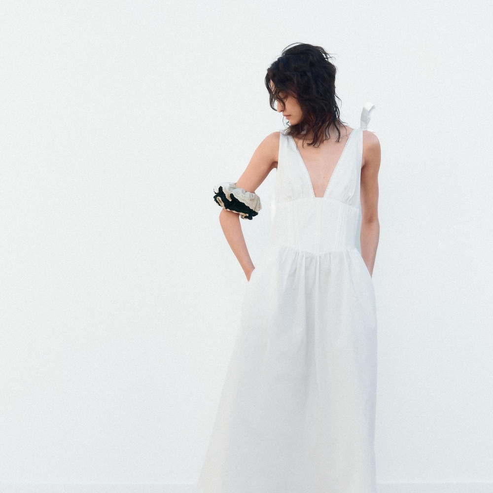 Elegant White Sleeveless Dress